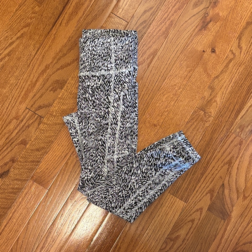 Black and White Patterned Leggings 7/8 length